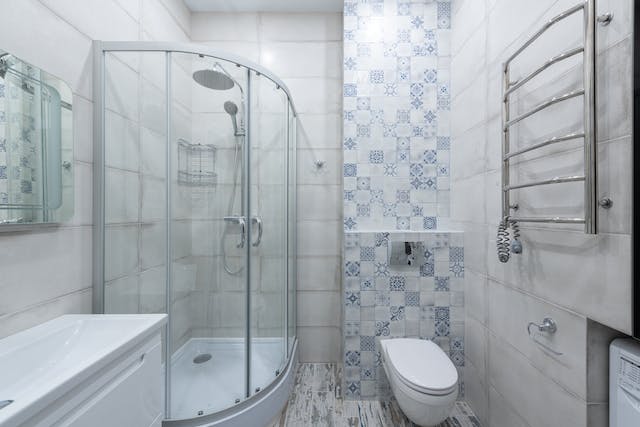 A fully functional bathroom with a shower, toilet, and sink
